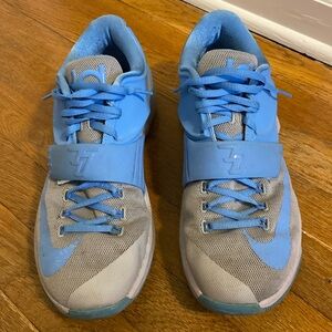 Men’s Nike sneaker